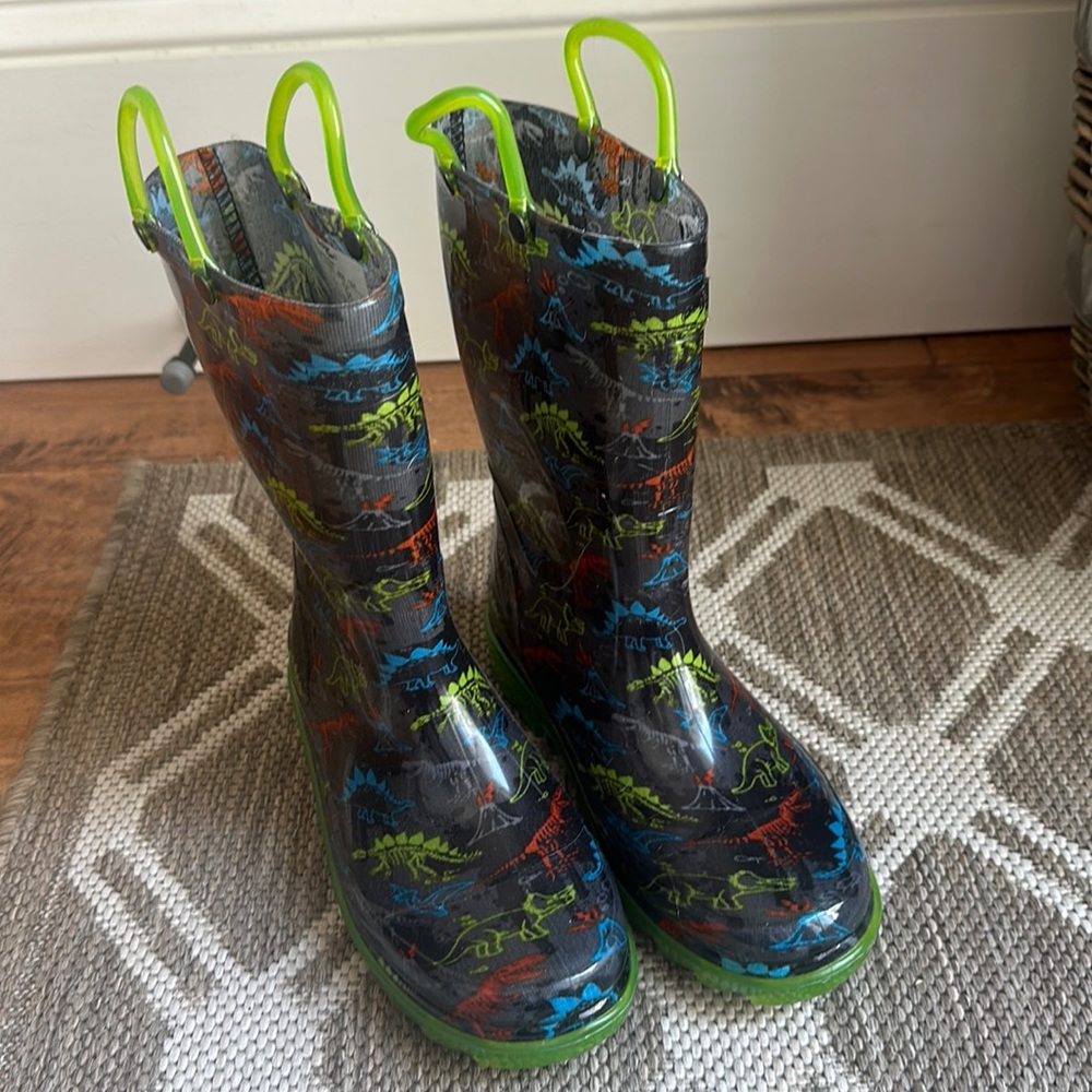 Western Chief sz 13 light-up dinosaur wellies/rain boots